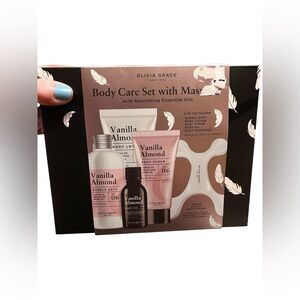 NEW Olivia Grace NY Vanilla Almond Body Spa Gift Set